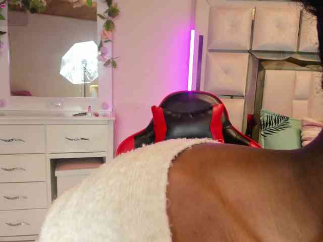 anisha-zambrano webcam
