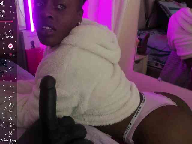 anisha-zambrano webcam