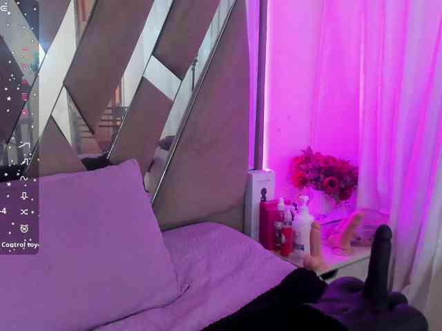 anisha-zambrano webcam