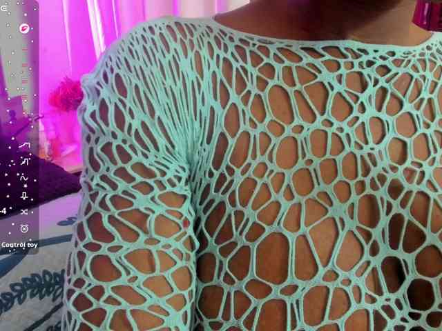 anisha-zambrano webcam