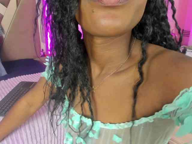 anisha-zambrano webcam