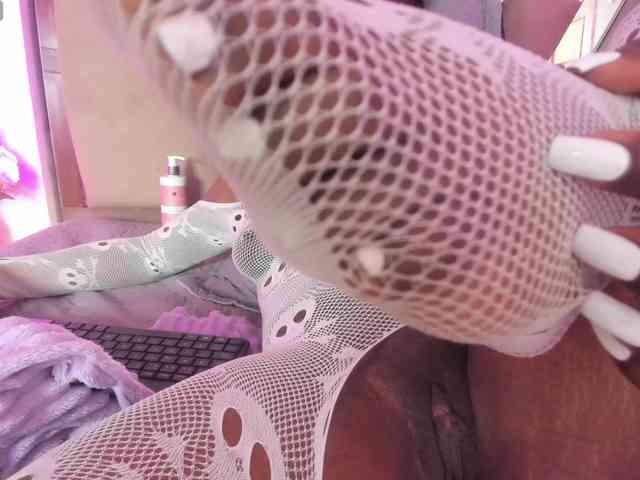 anisha-zambrano webcam