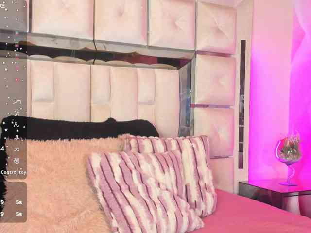 anisha-zambrano webcam