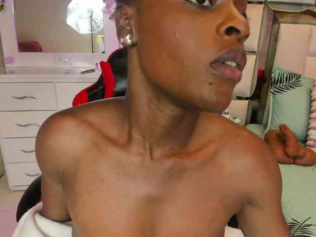 anisha-zambrano webcam