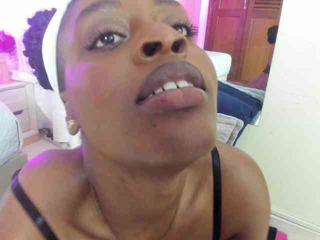 anisha-zambrano webcam