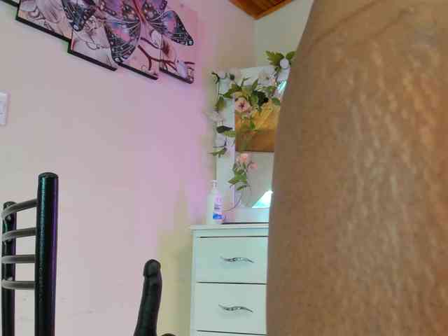 anisha-zambrano webcam