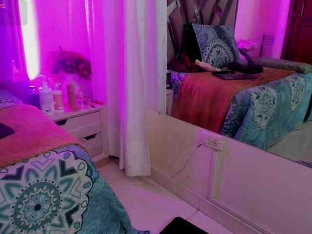 anisha-zambrano webcam