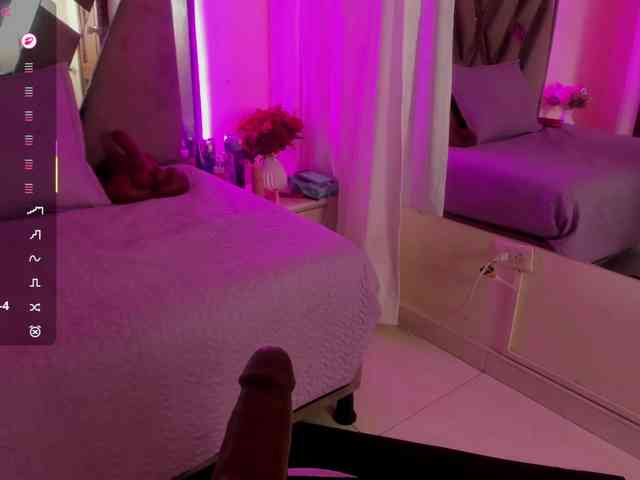 anisha-zambrano webcam