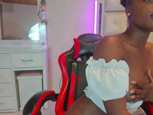anisha-zambrano webcam