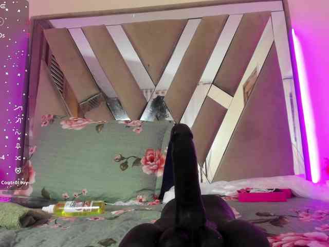anisha-zambrano webcam
