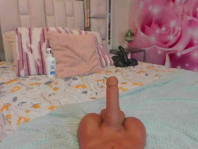 anisha-zambrano webcam