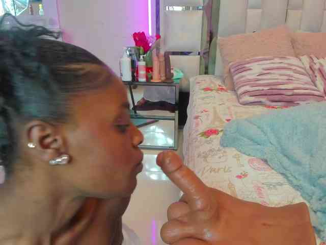 anisha-zambrano webcam