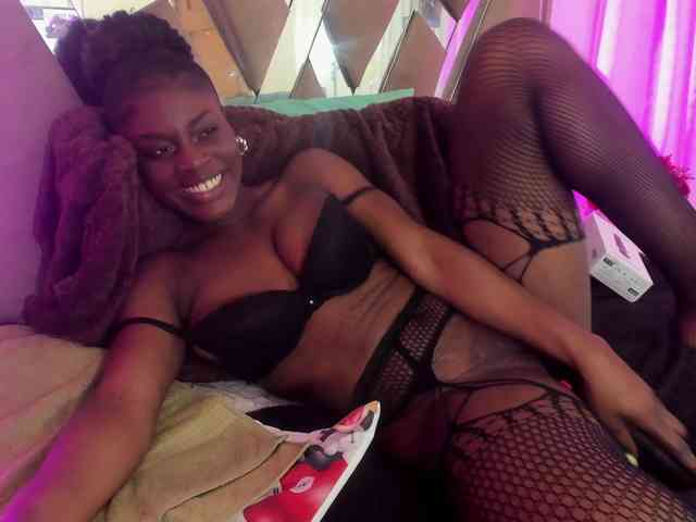 anisha-zambrano webcam