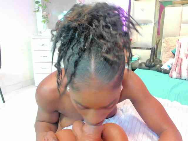 anisha-zambrano webcam