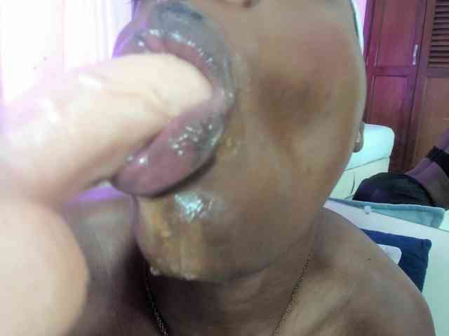 anisha-zambrano webcam