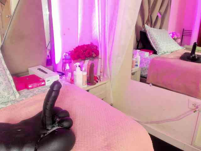 anisha-zambrano webcam