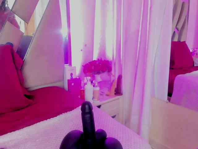 anisha-zambrano webcam