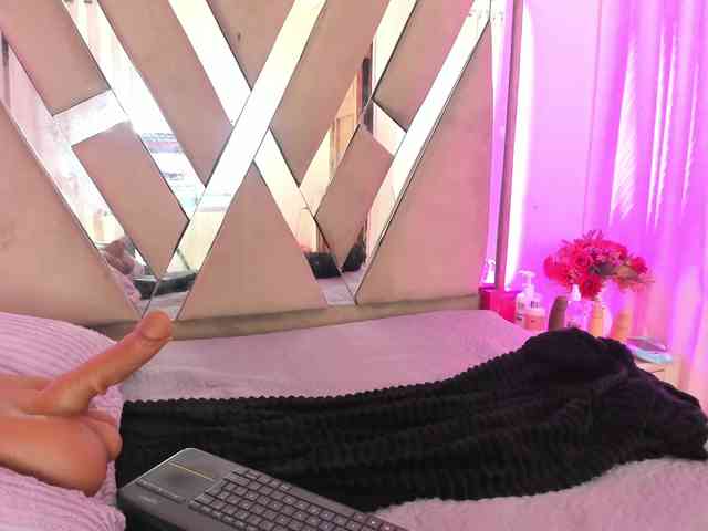 anisha-zambrano webcam