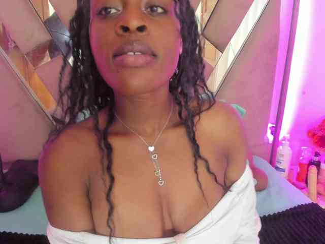 anisha-zambrano webcam
