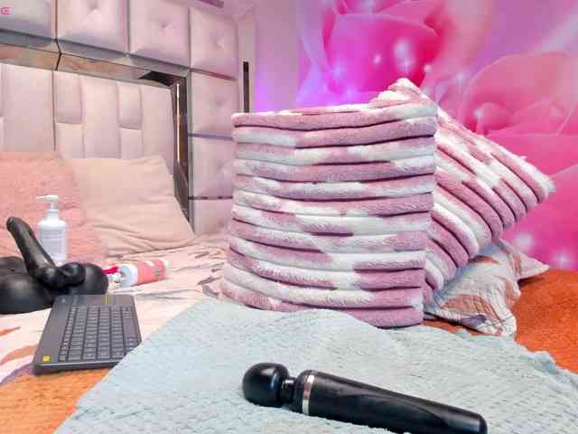 anisha-zambrano webcam