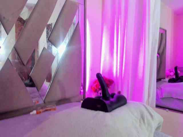 anisha-zambrano webcam