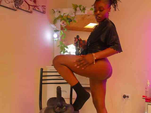 anisha-zambrano webcam
