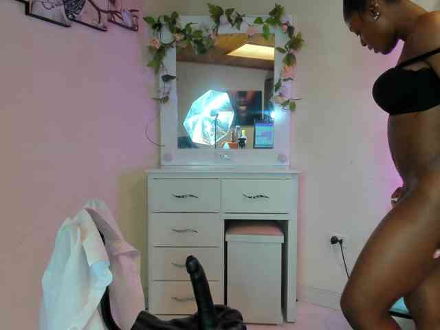 anisha-zambrano webcam