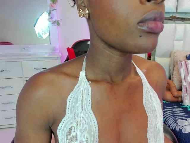 anisha-zambrano webcam