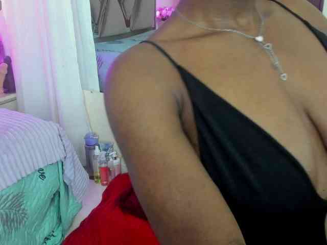 anisha-zambrano webcam