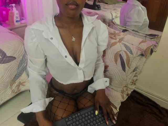 anisha-zambrano webcam