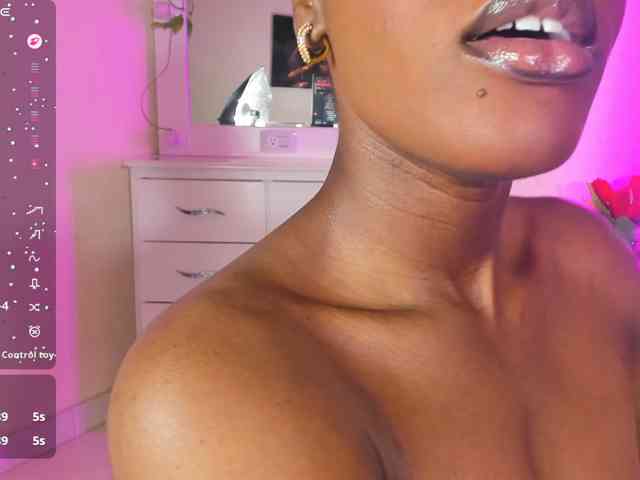 anisha-zambrano webcam