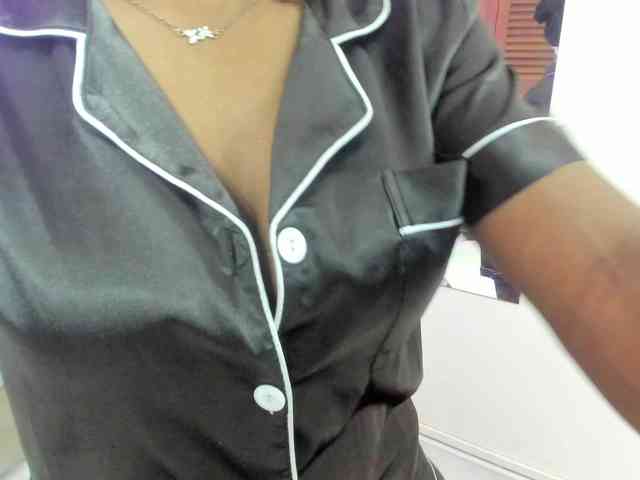anisha-zambrano webcam