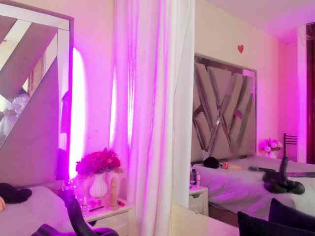 anisha-zambrano webcam