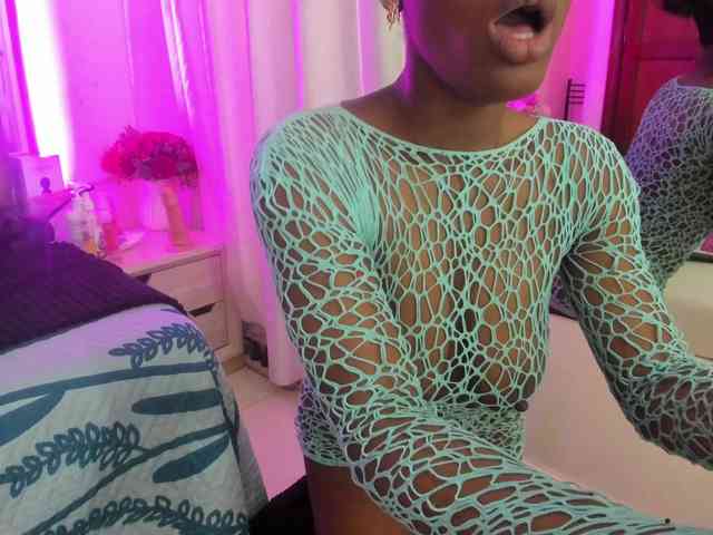 anisha-zambrano webcam