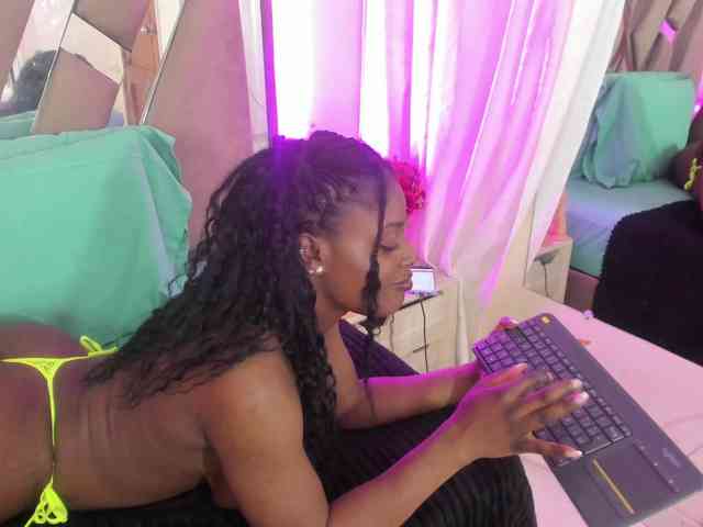 anisha-zambrano webcam