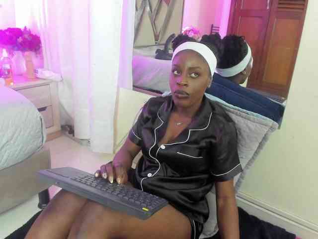 anisha-zambrano webcam