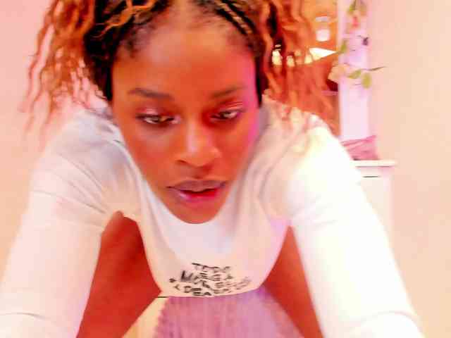 anisha-zambrano webcam