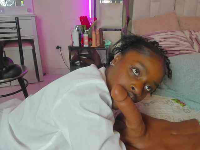 anisha-zambrano webcam