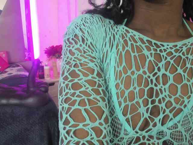 anisha-zambrano webcam