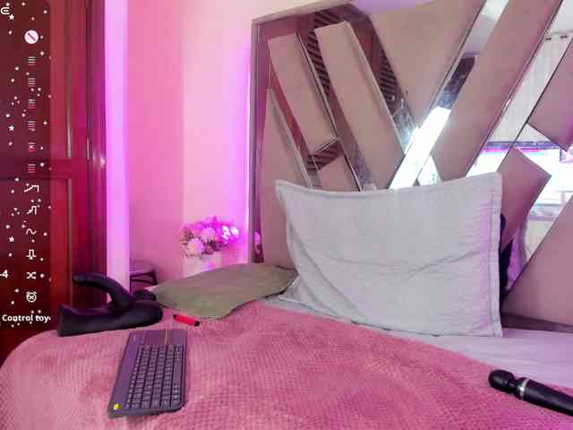 anisha-zambrano webcam