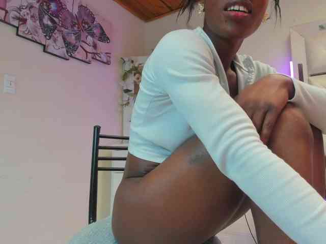 anisha-zambrano webcam