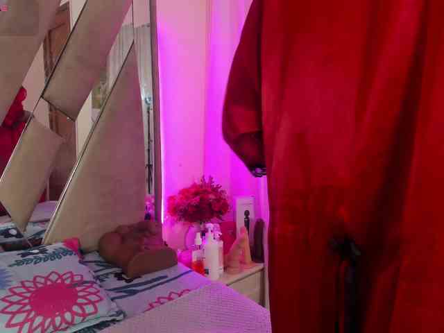 anisha-zambrano webcam