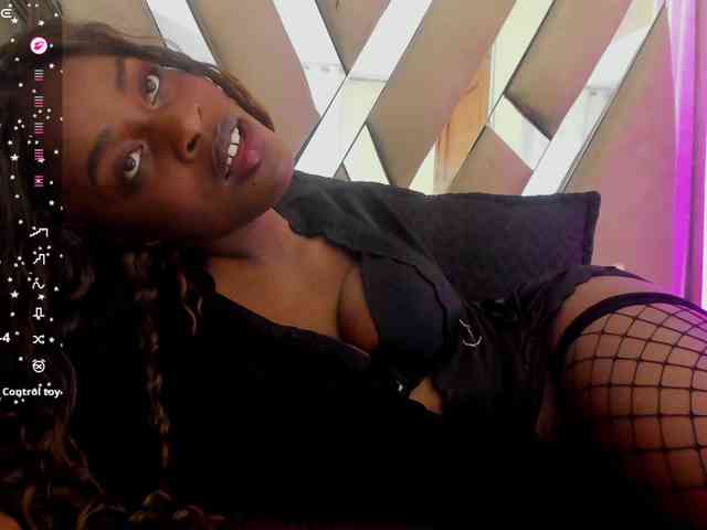 anisha-zambrano webcam
