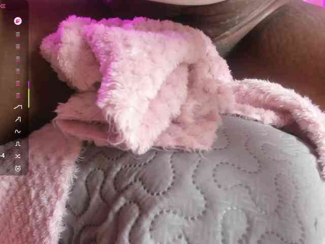 anisha-zambrano webcam