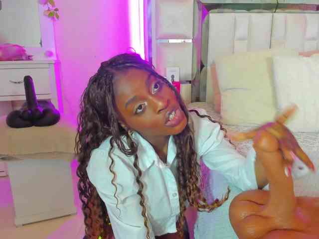 anisha-zambrano webcam