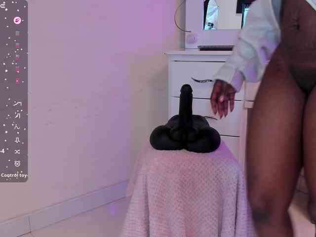 anisha-zambrano webcam