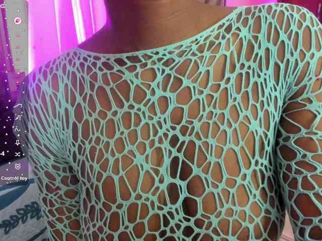 anisha-zambrano webcam