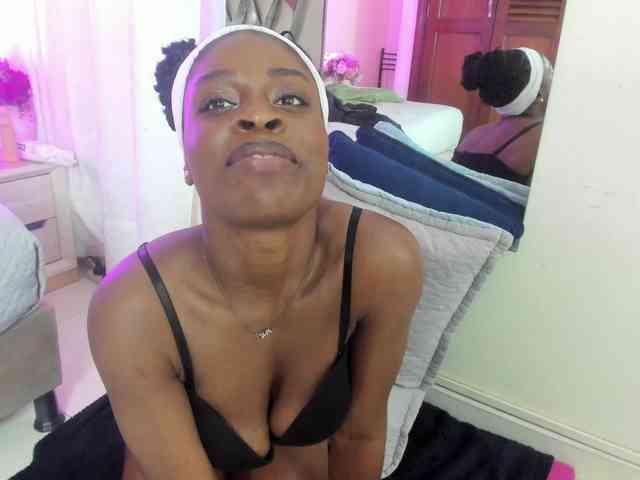 anisha-zambrano webcam