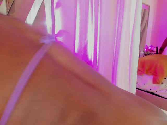 anisha-zambrano webcam