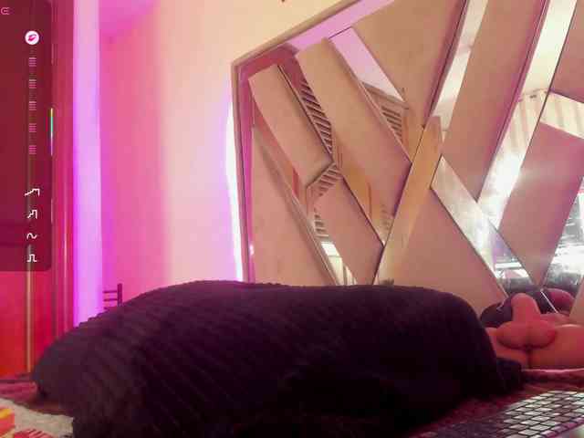 anisha-zambrano webcam
